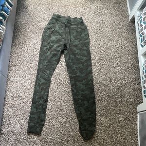 Lululemon camo joggers